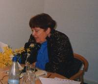 Dunya Breur, the daughter of the Dutch painter and Ravensbrück survivor Aat Breur, recites a poem for the CD (Ravensbrück Memorial, 2004).