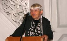 Prof Dr Irmela von der Lühe gives the encomium (Schloss Rattey 2012).